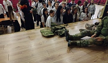 10 апреля в МБОУ СОШ №20 города Михайловска состоялась встреча обучающихся 8-х классов с участником специальной военной операции.