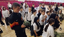 10 апреля в МБОУ СОШ №20 города Михайловска состоялась встреча обучающихся 8-х классов с участником специальной военной операции.